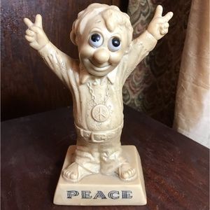 Vintage Resin “Peace” Hippie R&W Berries Co. Dated 1970